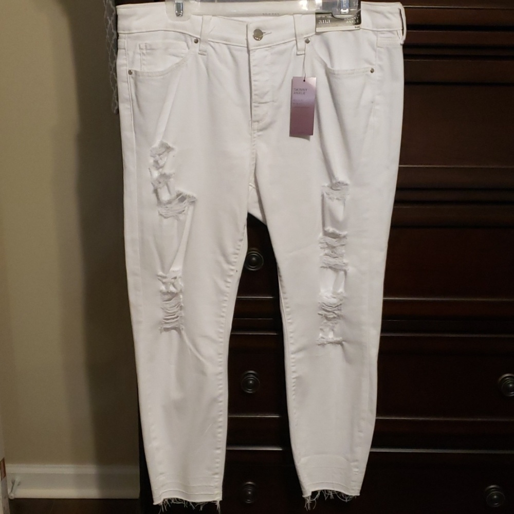 A.n.a. brand white distressed crops, size 14